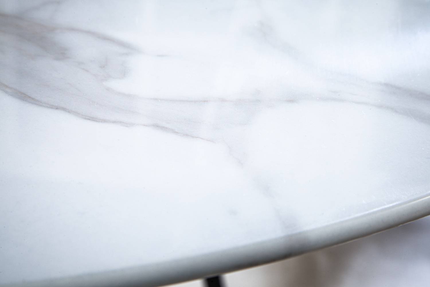 Kulatý jídelní stůl Saima 80 cm bílý - vzor mramor
